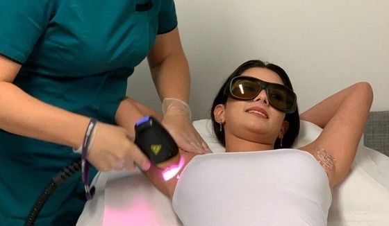 Компактное портативное диодное лазерное устройство с технологией переменной длины волны для универсальных решений обработки материалов