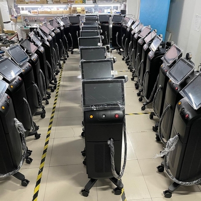 810nm 808nm диодный ледяной лазерный аппарат 3 волны для затягивания кожи / удаления пор