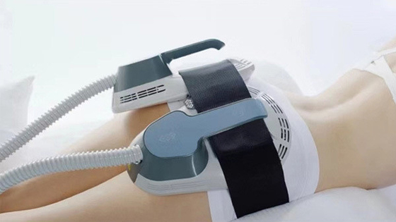 Руки нацелены на радиочастоту EMS жиросжигатель, домашний EMS телесный аппарат